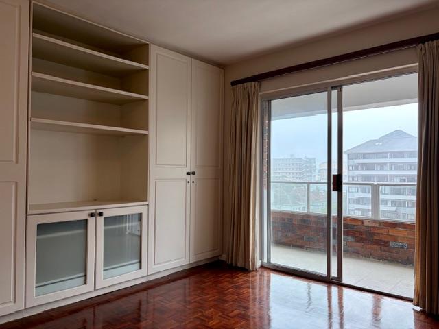 To Let 4 Bedroom Property for Rent in Sea Point Western Cape